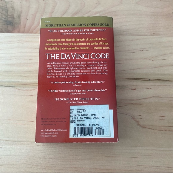 The Da Vinci Code by Dan Brown - Paperback Edition, Suspense, Mystery Novel - Picture 2 of 4